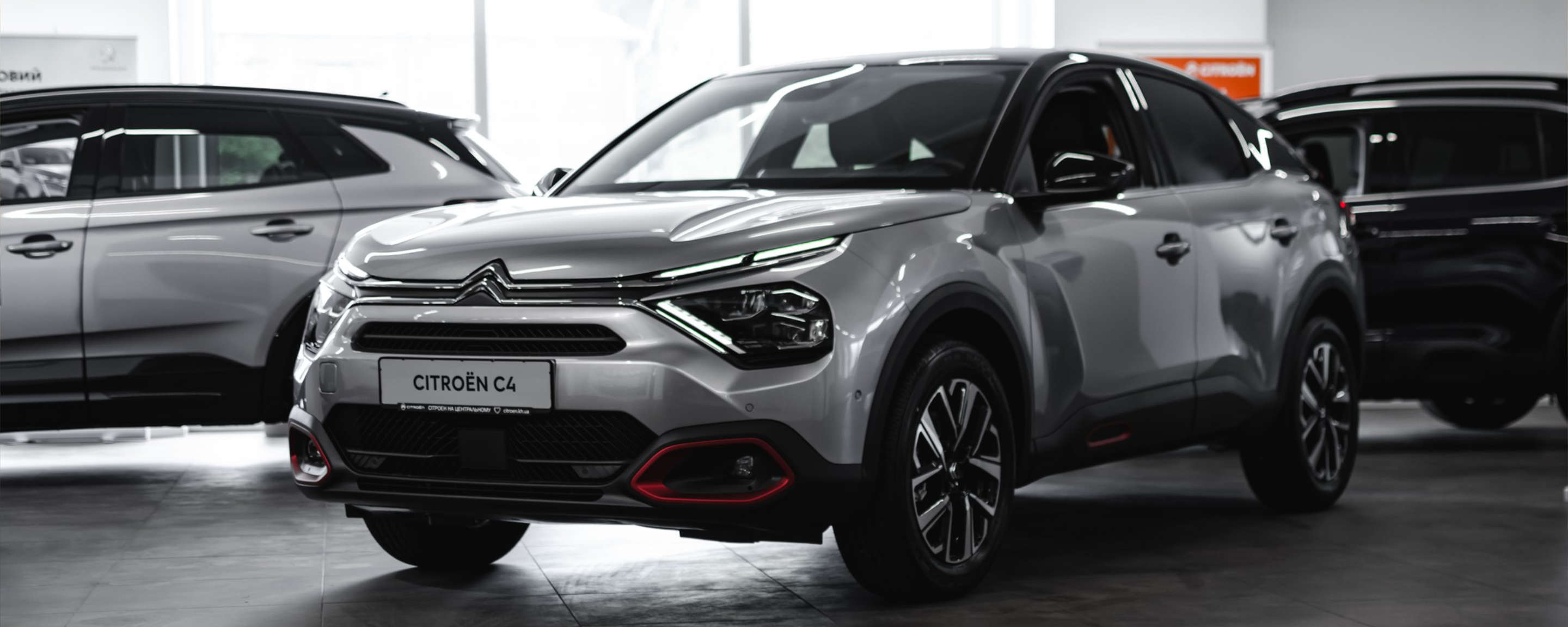 Фасад автосалону Citroën «АІС» на Максима Залізняка, 146/19 у Черкаса