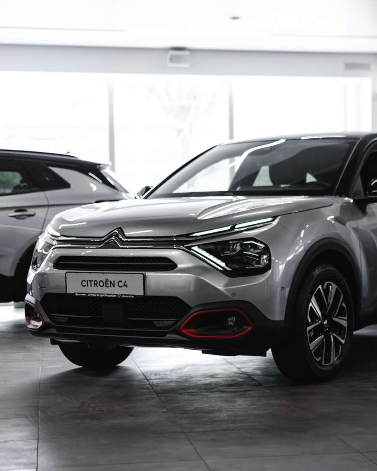 Фасад автосалону Citroën «АІС» на Максима Залізняка, 146/19 у Черкасах